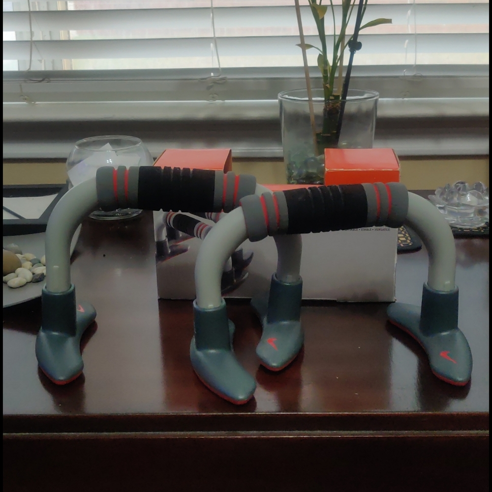 NEED TO GO 🌟Nike Push-Up Grips